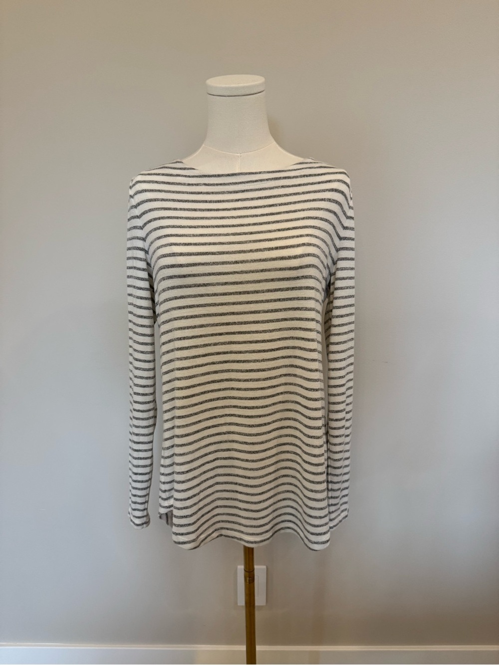 Banana Republic Cream & Gray Striped Long-Sleeve Boatneck Top